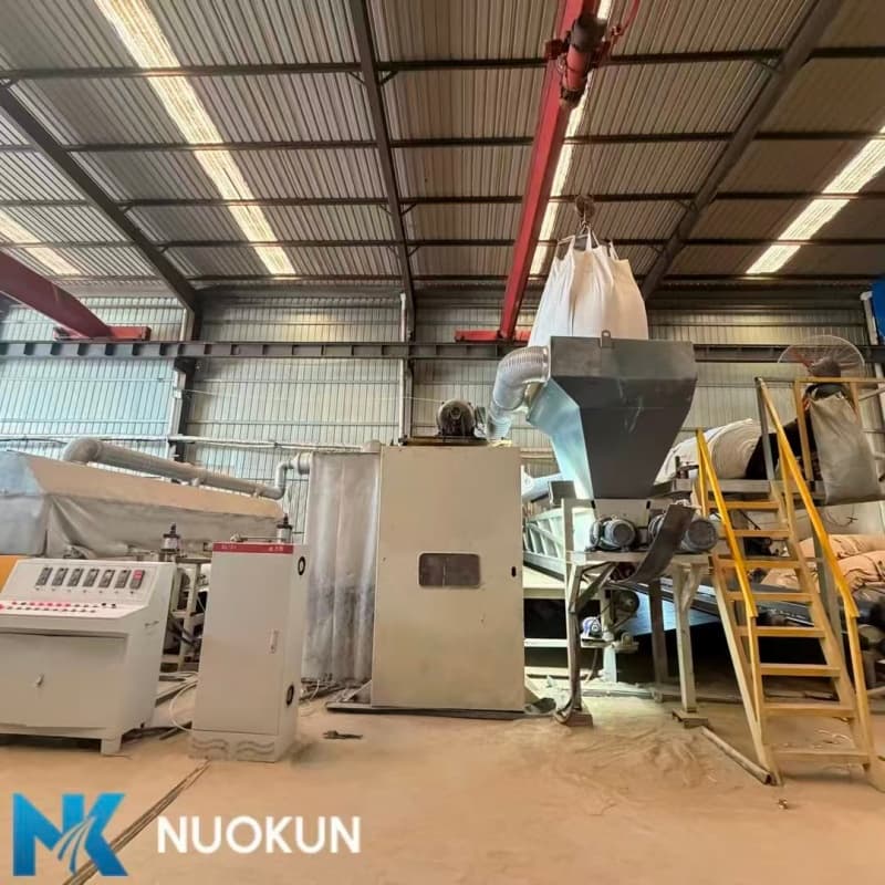 Geosynthetic clay liner for landfill projects